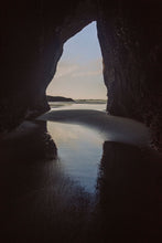 Lade das Bild in den Galerie-Viewer, Cave