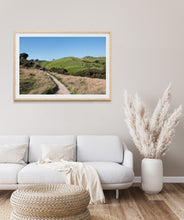 Lade das Bild in den Galerie-Viewer, Green hills